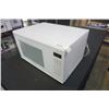 Image 2 : As New Panasonic NNSG676W Mid-size 1.3 cft. 1200W Genius Microwave Oven, White, Tested and Working