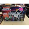 Image 2 : STARWARS DARTH VADERS TIE FIGHTER BLASTER W/ BATTLE BELT W/ 32 FORM DISCS