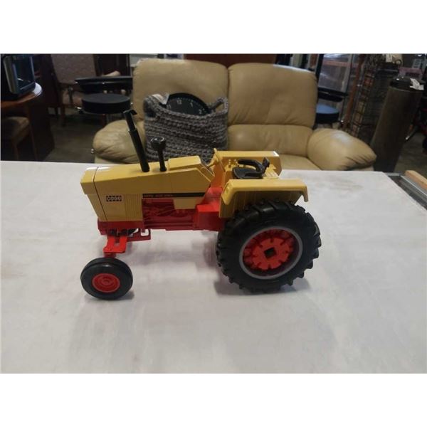 CASE AGRI KING 1070 DIE CAST TRACTOR