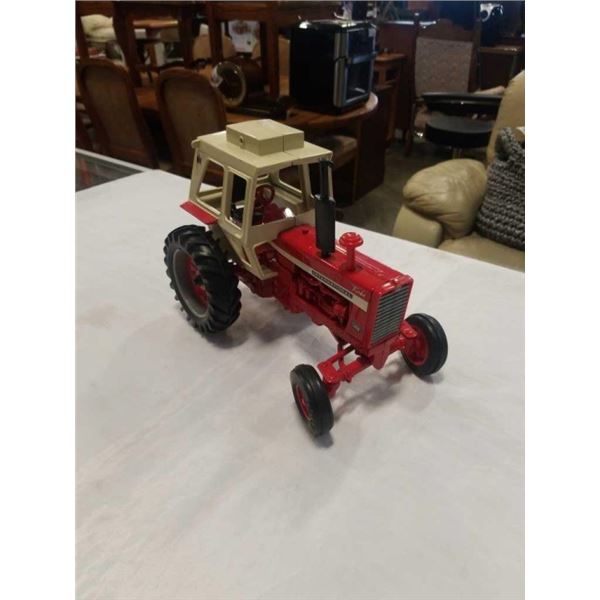 ERTL INTERNATIONAL 1456 DIE CAST TRACTOR