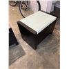 Image 8 : PAIR OF MODERN FROSTED GLASS TOP END TABLES