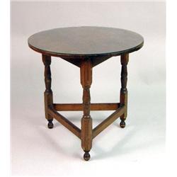 A WILLIAM AND MARY-STYLE TRIPOD TABLE