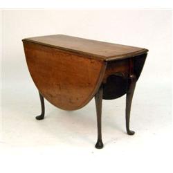 A QUEEN ANNE AMERICAN COUNTRY DROP LEAF TABLE