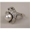 Image 3 : A 14K WHITE GOLD, DIAMOND AND PEARL RING