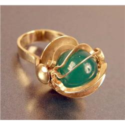 AN ITALIAN 14K YELLOW GOLD AND JADE RING