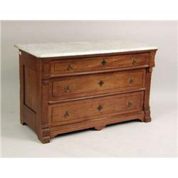 A VICTORIAN MAHOGANY MARBLE-TOP THREE-DRAWER COMMODE
