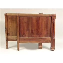 AN EMPIRE WALNUT LIT D`ALCOVE