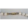 Image 3 : A GRADUATED STRAND PEARL NECKLACE