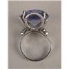 Image 3 : A 10K WHITE GOLD AND BLUE TOPAZ RING