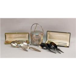 ASSORTED SERVING UTENSILS