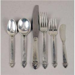 AN ONEIDA STERLING SILVER FLATWARE SERVICE