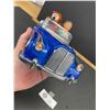 Image 8 : Vintage Battery Operated Tin Car in Very Good Working Order 12" Long Great Shape