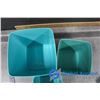 Image 6 : Vintage 3-Piece Canister Set