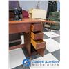 Image 8 : Singer Cabinet Sewing Machine w/Accessories