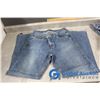 Image 9 : (6) Pairs of Jeans and One Denim Skirt