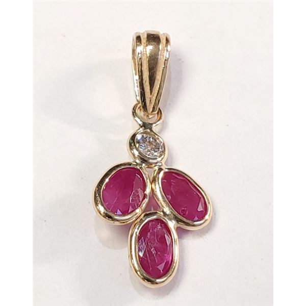 Certified 14K  3 Oval Cut Rubies(0.9ct) Diamond(0.08Ct,I1,G) Pendant