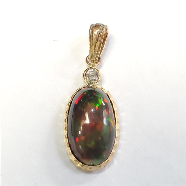 Certified 14K  Black Opal(2.5ct) Diamond(0.07Ct,I3,H) Pendant