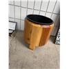 Image 1 : Wood planter