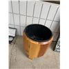 Image 2 : Wood planter