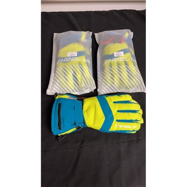 3 BRAND NEW PAIRS OF SKI GLOVES W/ 3M THINSULATE FITS L/XL RETAIL $49 EACH