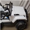Image 8 : NEW WHITE KIDS RIDE ON JEEP, WITH REMOTE CONTROL AND AUDIO JACK, 12V, RETAIL $499, PRE BUILT
