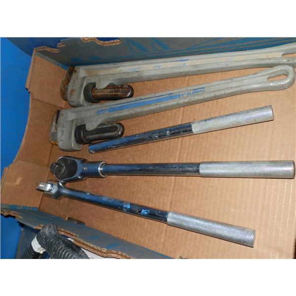 2 Heavy Duty Pipe Wrenches