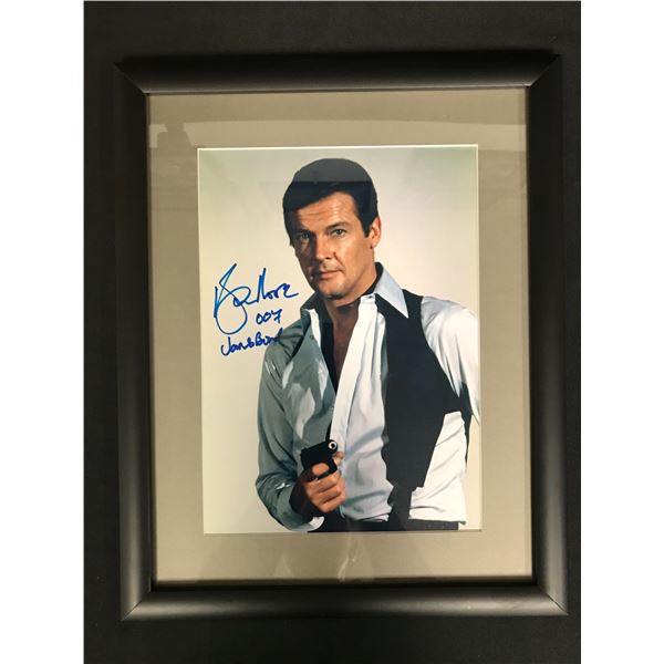 ROGER MOORE SIGNED AND FRAMED JAMES BOND 8 X 10 (RA COA)