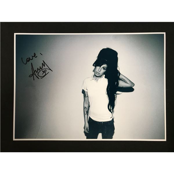 AMY WINEHOUSE SIGNED 8 X 10 (RA COA)