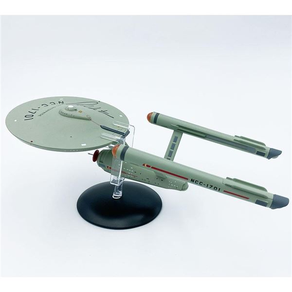 WILLIAM SHATNER SIGNED USS ENTERPRISE DIE CAST MODEL ( BECKETT COA)