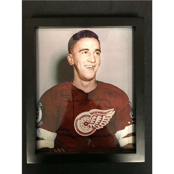 TED LINDSAY SIGNED AND FRAMED DETROIT RED WINGS 8 X 10 (PASTIME COA)