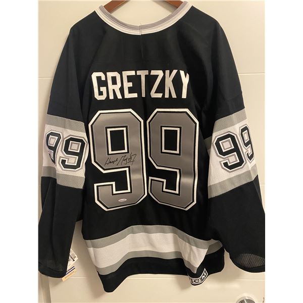 WAYNE GRETZKY SIGNED KINGS JERSEY UPPER DECK COA)