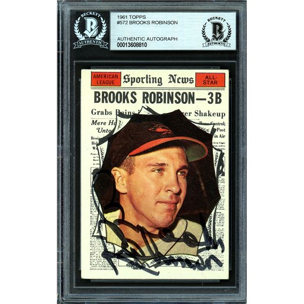 1961 TOPPS #572 BROOKS ROBINSON AUTHENTIC AUTOGRAPH (BECKETT AUTHENTIC)