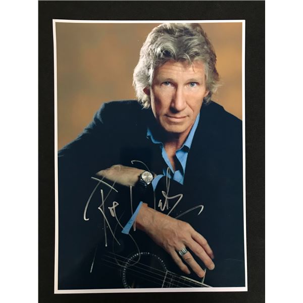 ROGER WATERS SIGNED 8X10 PHOTO (RA COA)