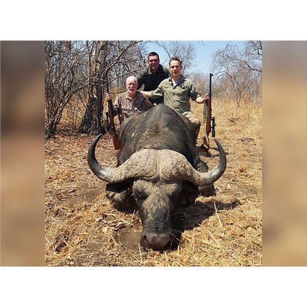 MOZAMBIQUE - TEN DAY CAPE BUFFALO RIFLE HUNT FOR 1-4 HUNTERS