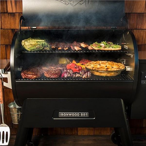 Traeger- Ironwood 885 Grill Package