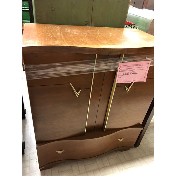 Wood Dresser with pull out drawers and ornamental pulls