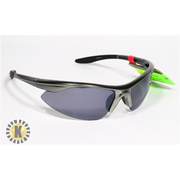 PAIR OF FOSTER GRANT SUNGLASSES