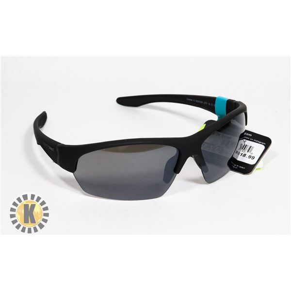 PAIR OF NEW FOSTER GRANT SUNGLASSES