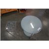 Image 2 : 2 GLASSTOP SIDE TABLES