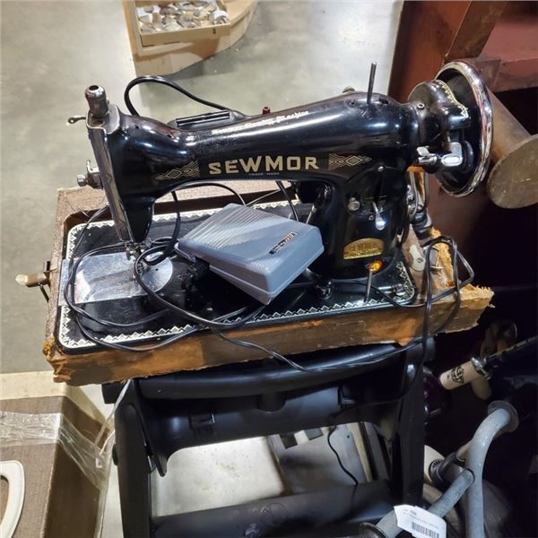 VINTAGE SEWMOR SEWING MACHINE WITH FOOT PEDAL