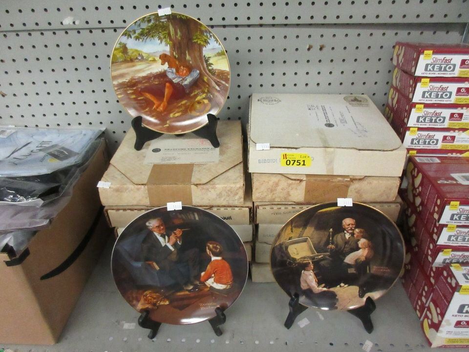 11 Collector Plates in Boxes