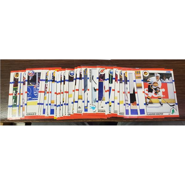 Lot of 1990 SCORE hockey cards