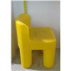 Image 3 : 2 yellow kids chairs