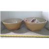 Image 3 : 3 Mixing bowls, 2 glass bowls, cream and sugar set