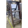 Image 2 : 3 step wooden step stool