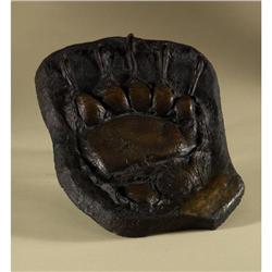 BRONZE STATUE OF A GRIZZLY