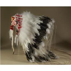 SOUIX INDIAN ELABORATELY DETAILED HEADDRESS