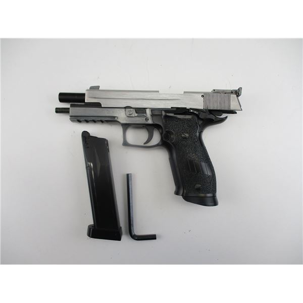 Co2 POWERED BB PISTOL
