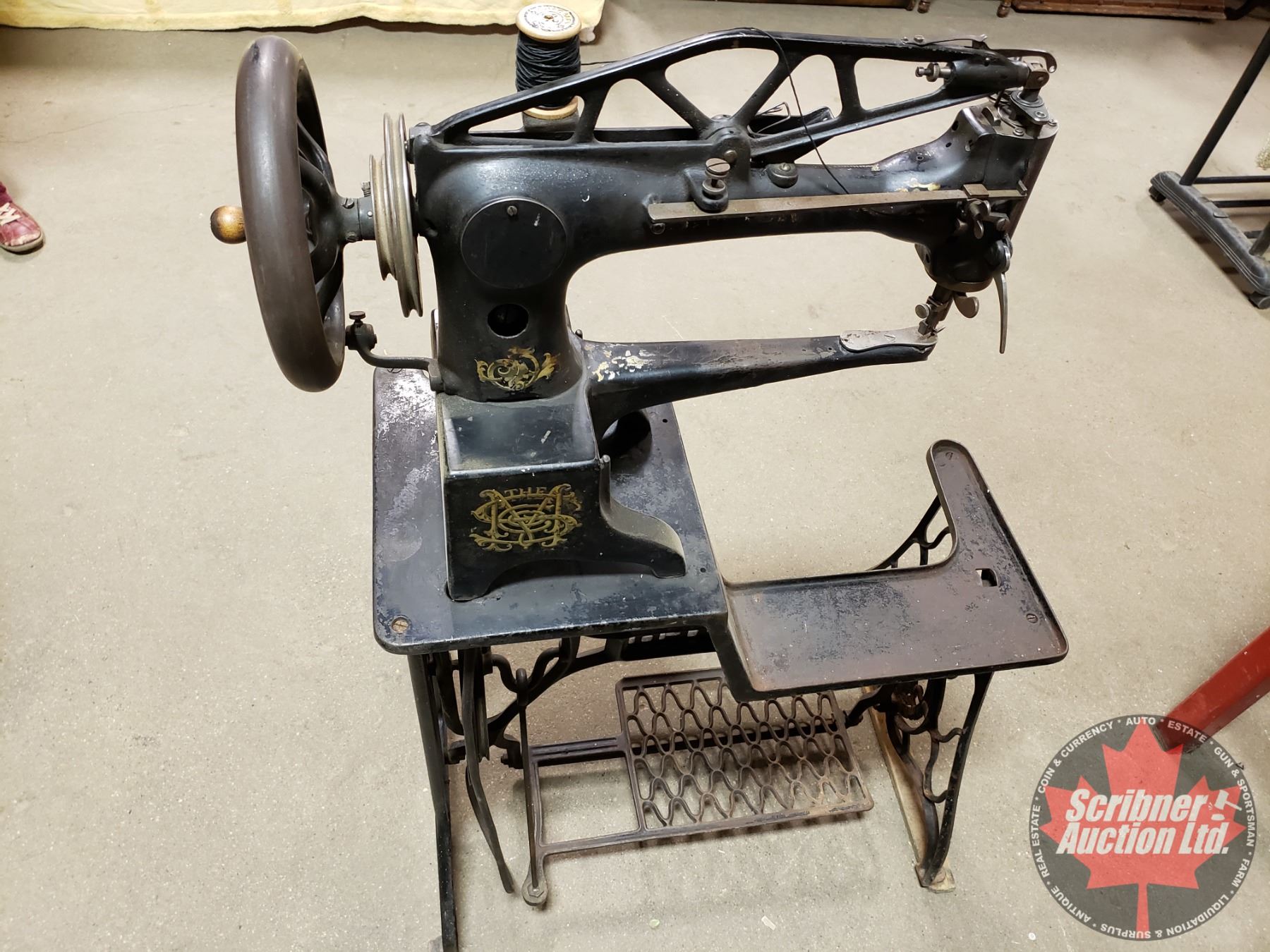Singer Treadle & Hand Crank Leather Sewing Machine (Model 29K2) (Cast ...