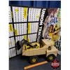 Image 1 : Tonka Group - Dump Truck (Backhoe/Loader) & 1981 Construction Calendar